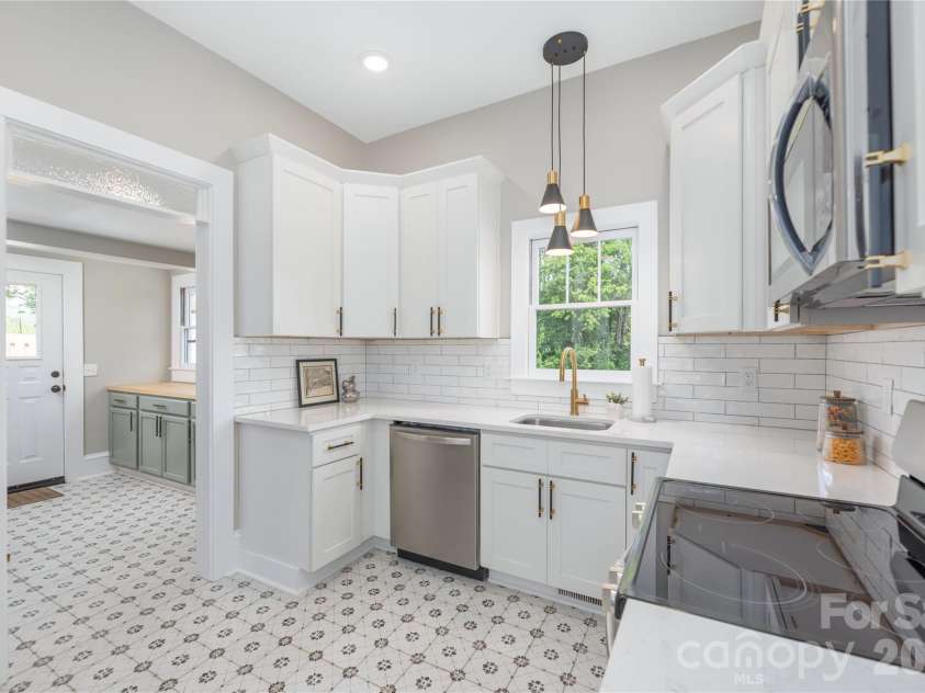 163 Pharr Street, Canton, NC 28716.  MLS# CAR4375926, YatesRealty ID 28429. 
