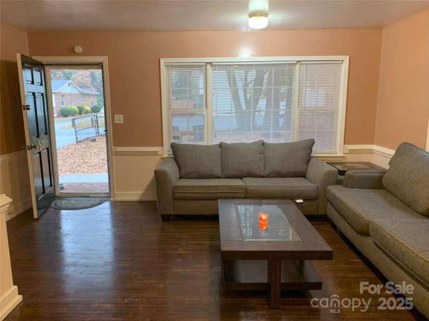 513 Honeywood Avenue, Charlotte, NC 28216.  MLS# CAR4238733, YatesRealty ID 2843. 