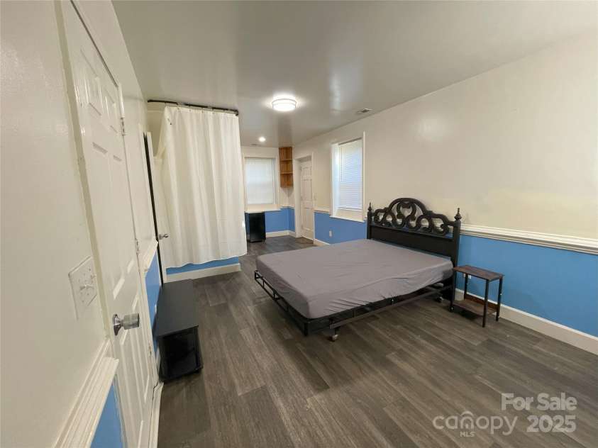 513 Honeywood Avenue, Charlotte, NC 28216.  MLS# CAR4238733, YatesRealty ID 2843. 