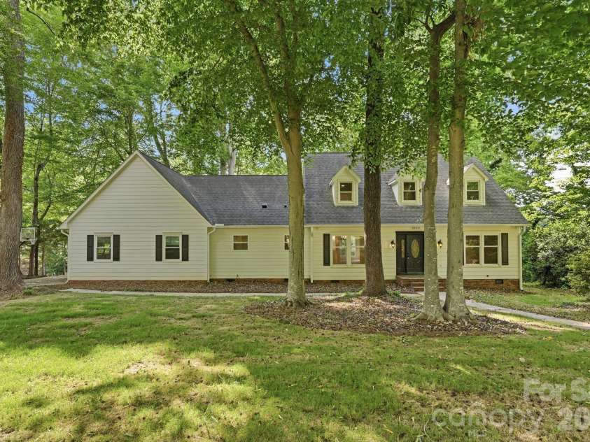 3323 Lincoln Lane, Gastonia, NC 28056.  MLS# CAR4368845, YatesRealty ID 28430. 