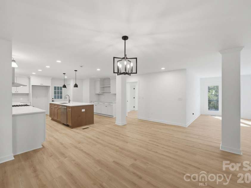 3323 Lincoln Lane, Gastonia, NC 28056.  MLS# CAR4368845, YatesRealty ID 28430. 