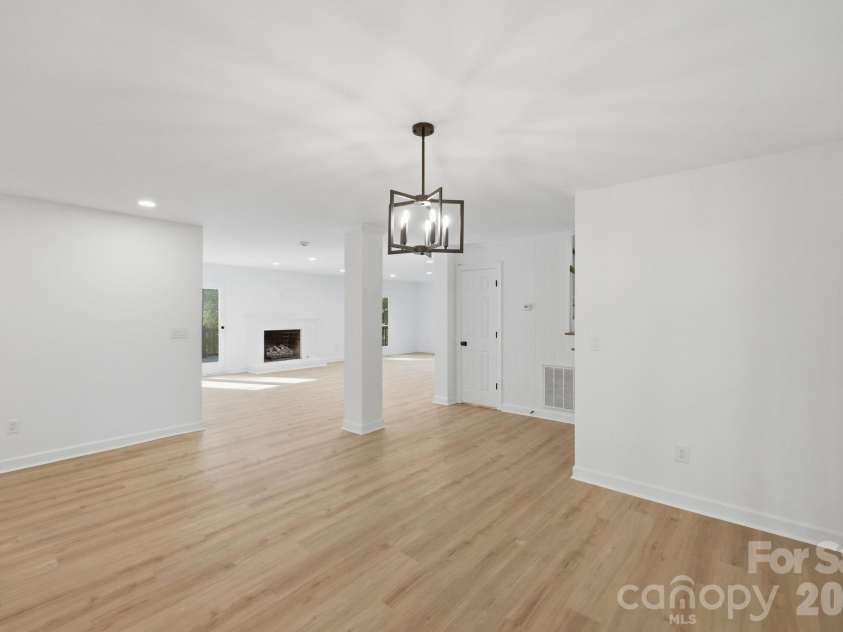 3323 Lincoln Lane, Gastonia, NC 28056.  MLS# CAR4368845, YatesRealty ID 28430. Dining Area