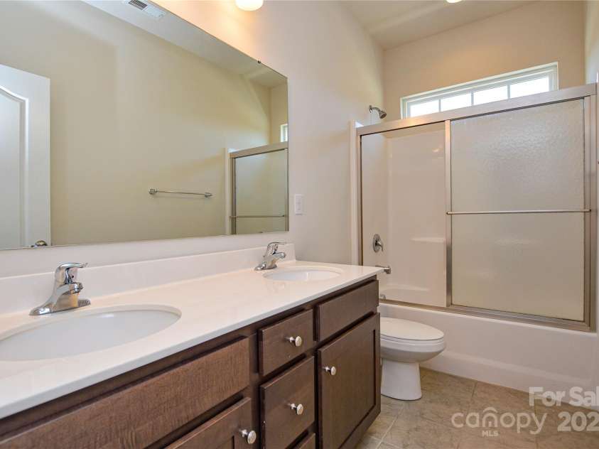 6096 Cloverdale Drive, Fort Mill, SC 29708.  MLS# CAR4285834, YatesRealty ID 28430. 