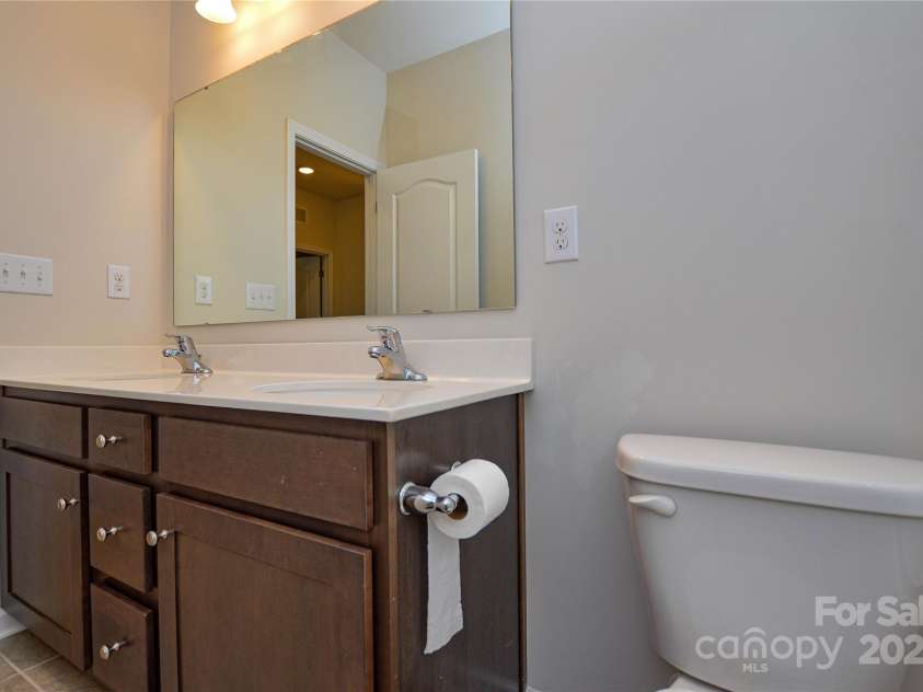 6096 Cloverdale Drive, Fort Mill, SC 29708.  MLS# CAR4285834, YatesRealty ID 28430. 