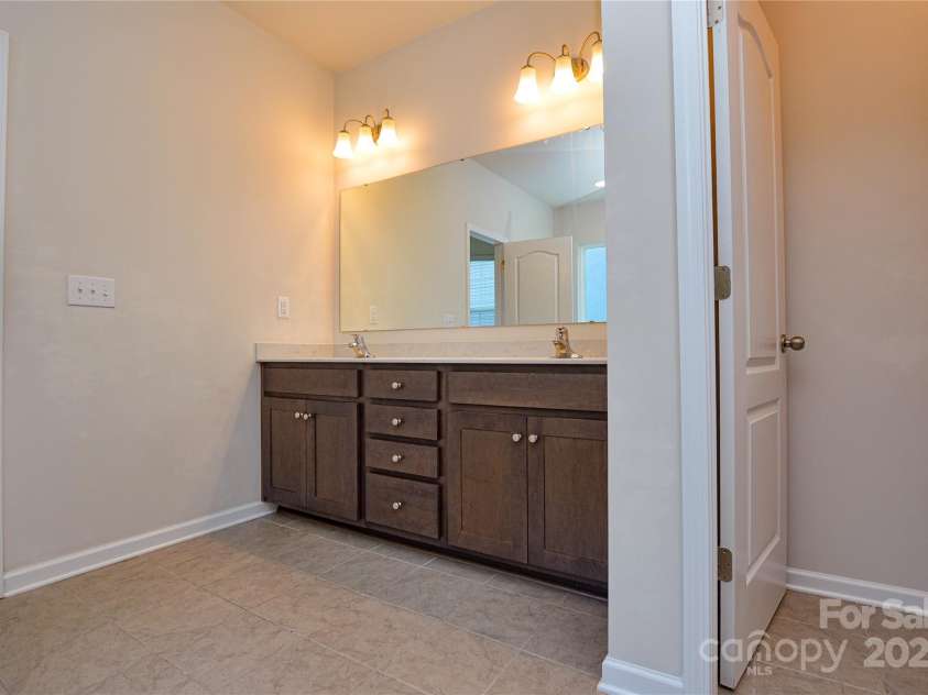 6096 Cloverdale Drive, Fort Mill, SC 29708.  MLS# CAR4285834, YatesRealty ID 28430. 