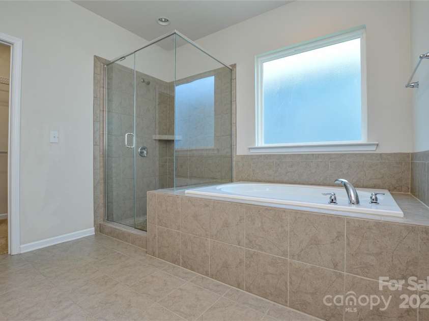 6096 Cloverdale Drive, Fort Mill, SC 29708.  MLS# CAR4285834, YatesRealty ID 28430. 