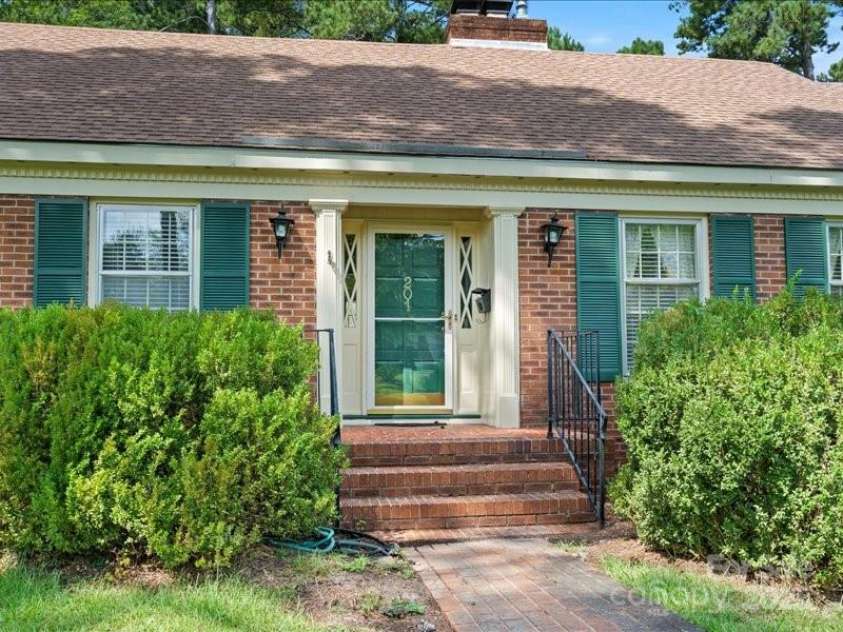 201 Poplar Street, Cheraw, SC 29520.  MLS# CAR4285918, YatesRealty ID 28431. 