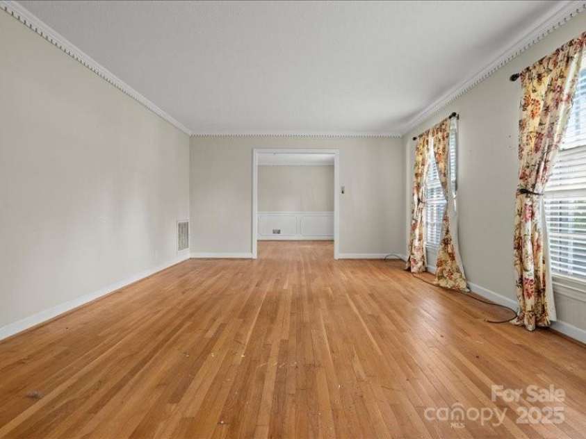 201 Poplar Street, Cheraw, SC 29520.  MLS# CAR4285918, YatesRealty ID 28431. 