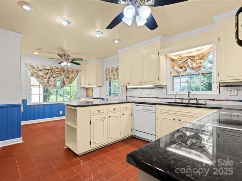 201 Poplar Street, Cheraw, SC 29520.  MLS# CAR4285918, YatesRealty ID 28431. 