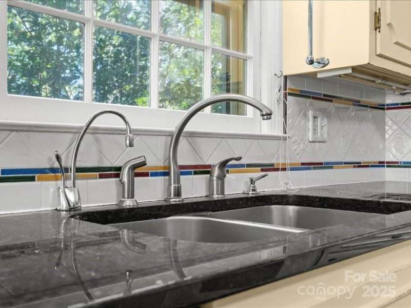 201 Poplar Street, Cheraw, SC 29520.  MLS# CAR4285918, YatesRealty ID 28431. 