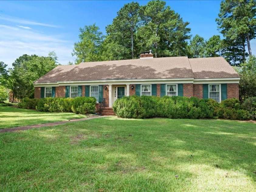 201 Poplar Street, Cheraw, SC 29520.  MLS# CAR4285918, YatesRealty ID 28431. 
