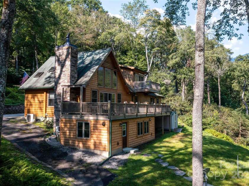 1055 Winterstar Loop, Burnsville, NC 28714.  MLS# CAR4285743, YatesRealty ID 28432. 