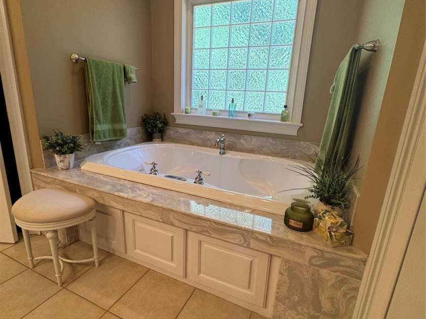2911 Weatherfield Drive, Lincolnton, NC 28092.  MLS# CAR4285665, YatesRealty ID 28433. Jetted Tub