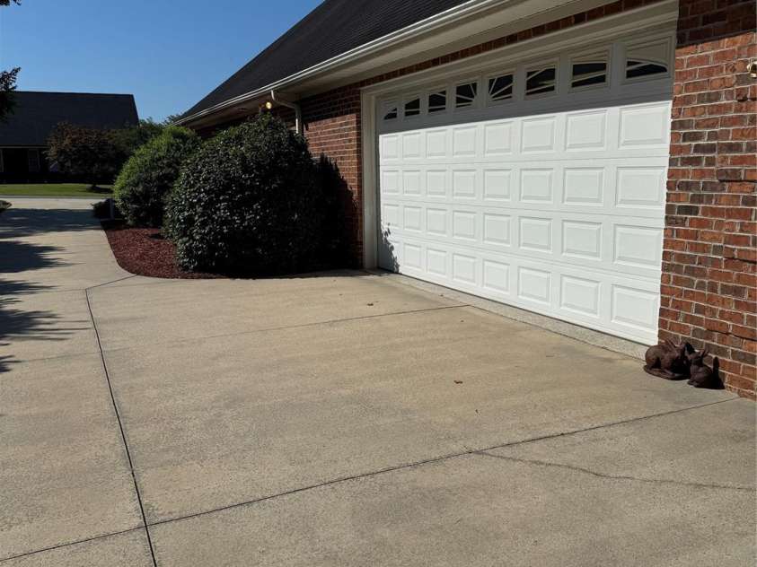 2911 Weatherfield Drive, Lincolnton, NC 28092.  MLS# CAR4285665, YatesRealty ID 28433. Oversized Garage
