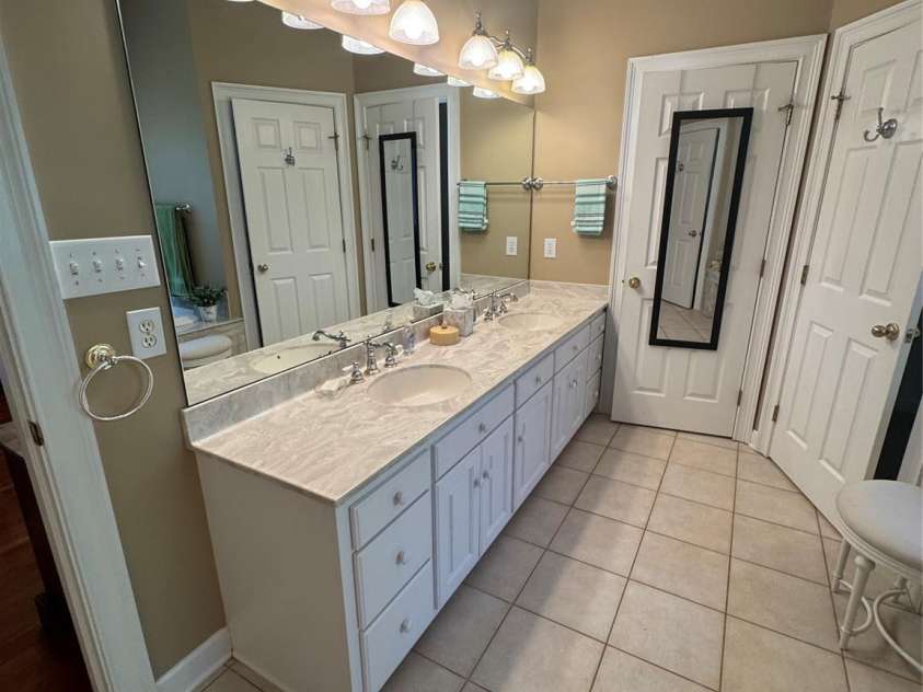 2911 Weatherfield Drive, Lincolnton, NC 28092.  MLS# CAR4285665, YatesRealty ID 28433. Primary Bath