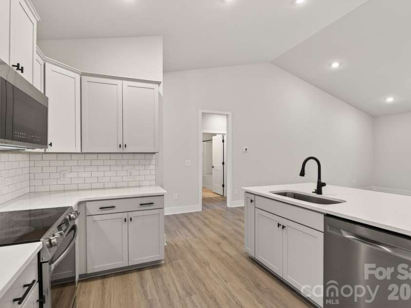 302 Gorham Drive, Albemarle, NC 28001.  MLS# CAR4346563, YatesRealty ID 28434. Kitchen