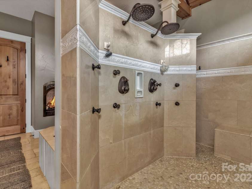 29 Bonnie Brae Drive, Weaverville, NC 28787.  MLS# CAR4266285, YatesRealty ID 28435. Primary en-suite on the main level