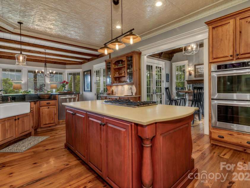 29 Bonnie Brae Drive, Weaverville, NC 28787.  MLS# CAR4266285, YatesRealty ID 28435. Soft close drawers throughout kitchen