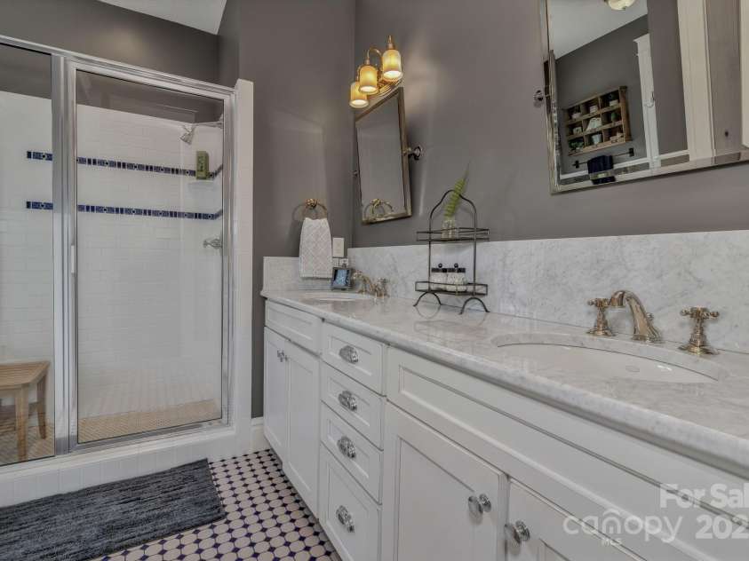 29 Bonnie Brae Drive, Weaverville, NC 28787.  MLS# CAR4266285, YatesRealty ID 28435. Upper level guest bedroom #1 en-suite.