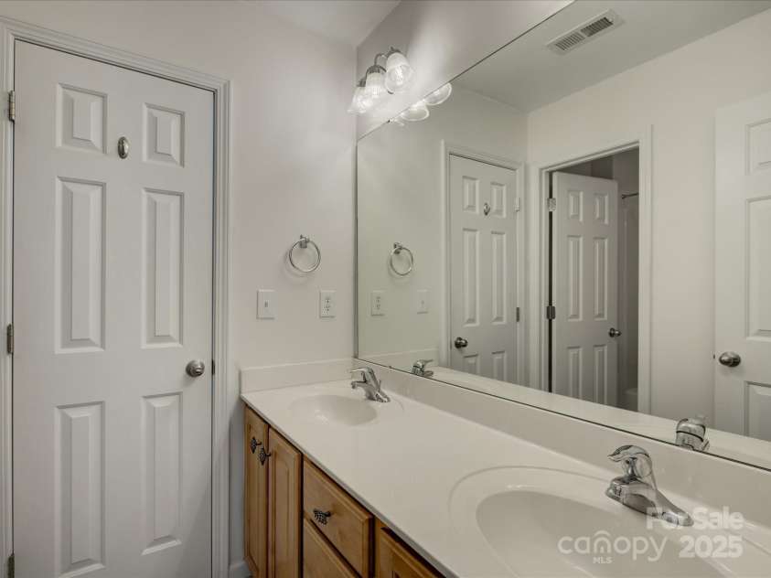 17309 Knoxwood Drive, Huntersville, NC 28078.  MLS# CAR4306070, YatesRealty ID 28436. 