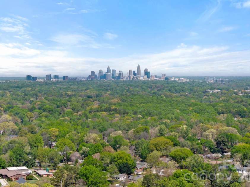 2207 Whitford Lane, Charlotte, NC 28210.  MLS# CAR4366216, YatesRealty ID 28436. Charlotte Uptown