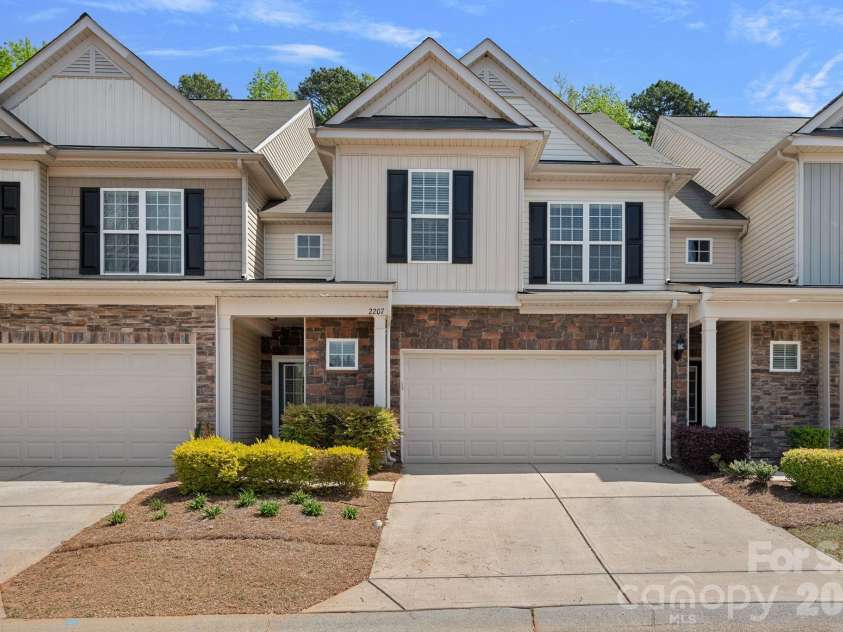 2207 Whitford Lane, Charlotte, NC 28210.  MLS# CAR4366216, YatesRealty ID 28436. Double Garage