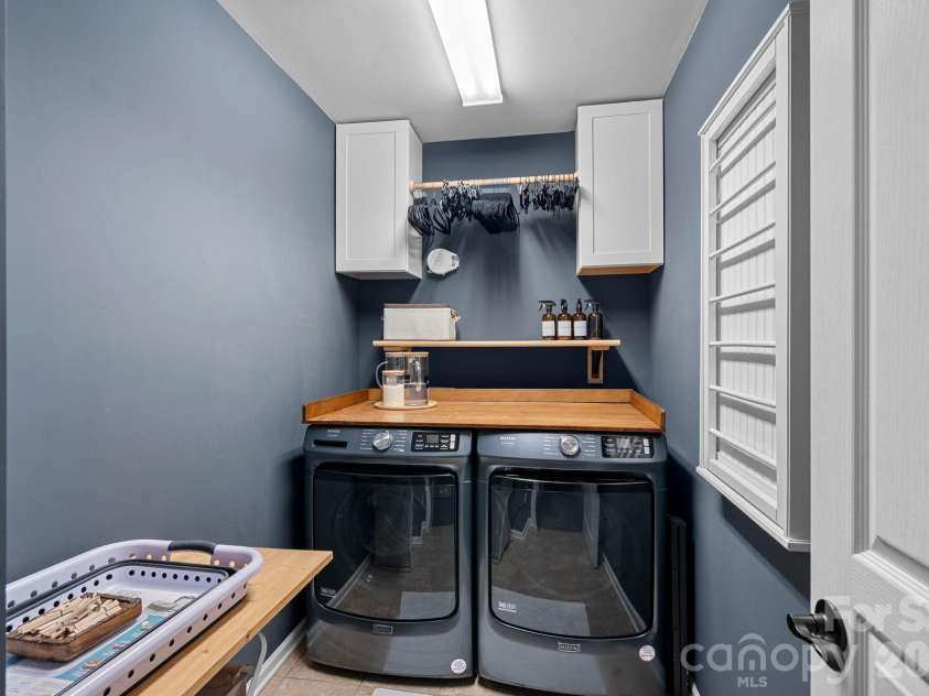 2207 Whitford Lane, Charlotte, NC 28210.  MLS# CAR4366216, YatesRealty ID 28436. Laundry with cabinets, Hanging and drying space.