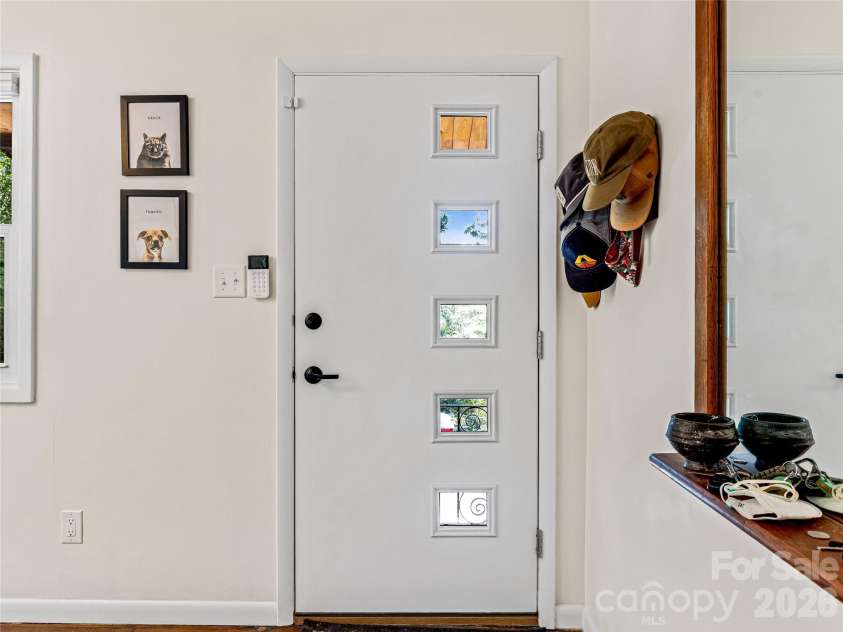 44 Broadview Avenue, Asheville, NC 28803.  MLS# CAR4369387, YatesRealty ID 28438. 