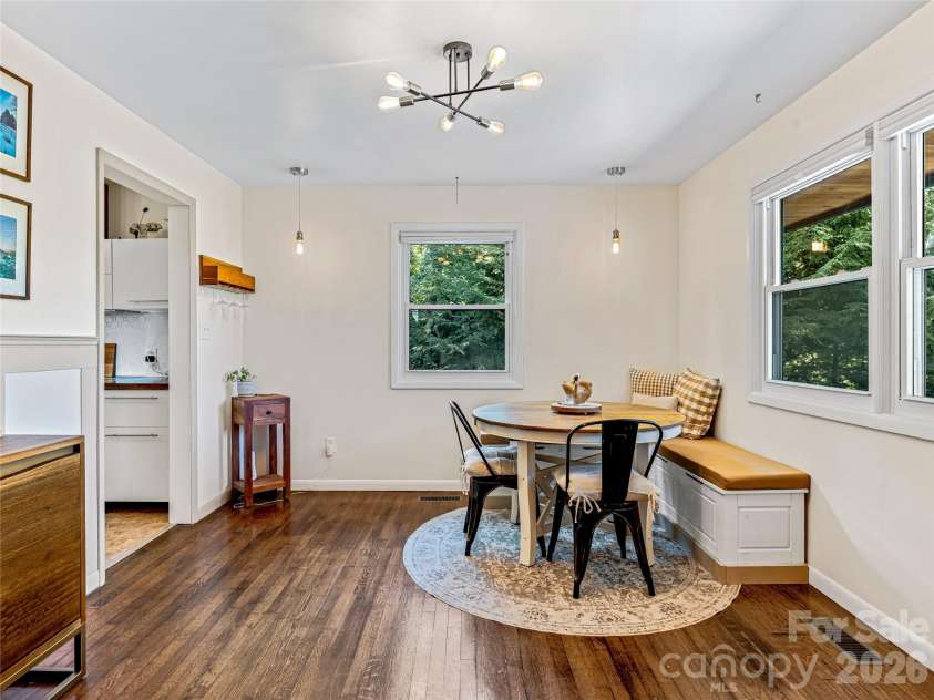 44 Broadview Avenue, Asheville, NC 28803.  MLS# CAR4369387, YatesRealty ID 28438. 