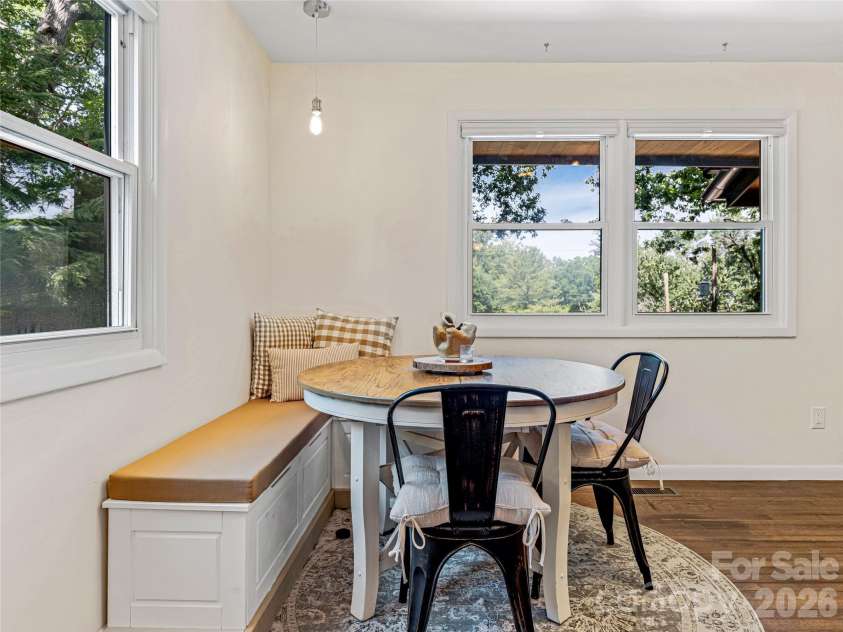 44 Broadview Avenue, Asheville, NC 28803.  MLS# CAR4369387, YatesRealty ID 28438. 
