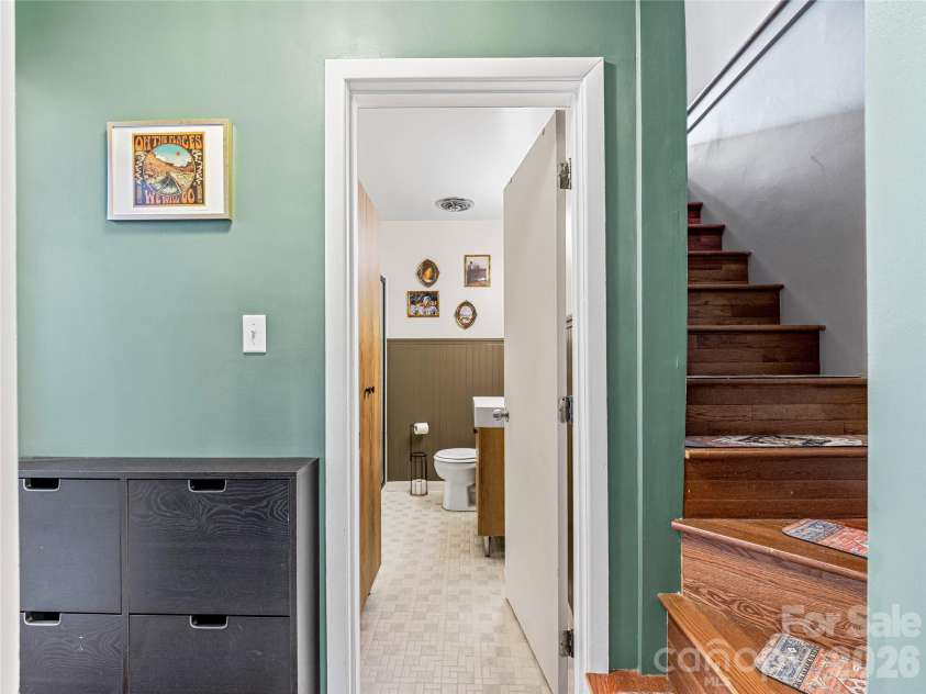 44 Broadview Avenue, Asheville, NC 28803.  MLS# CAR4369387, YatesRealty ID 28438. 