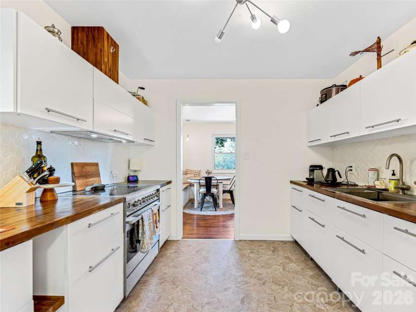 44 Broadview Avenue, Asheville, NC 28803.  MLS# CAR4369387, YatesRealty ID 28438. 