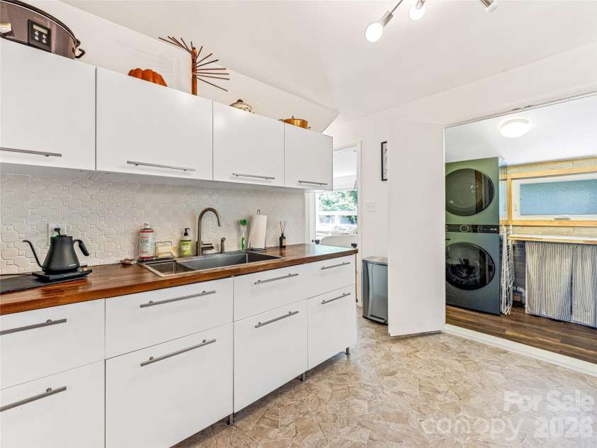 44 Broadview Avenue, Asheville, NC 28803.  MLS# CAR4369387, YatesRealty ID 28438. 