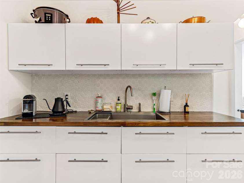 44 Broadview Avenue, Asheville, NC 28803.  MLS# CAR4369387, YatesRealty ID 28438. 