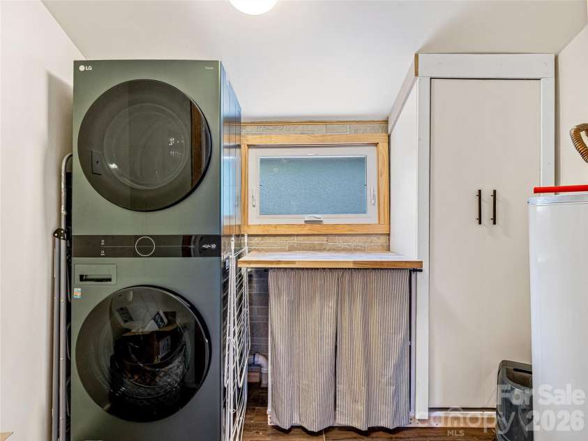 44 Broadview Avenue, Asheville, NC 28803.  MLS# CAR4369387, YatesRealty ID 28438. 