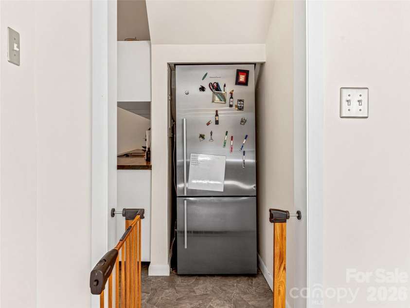 44 Broadview Avenue, Asheville, NC 28803.  MLS# CAR4369387, YatesRealty ID 28438. 