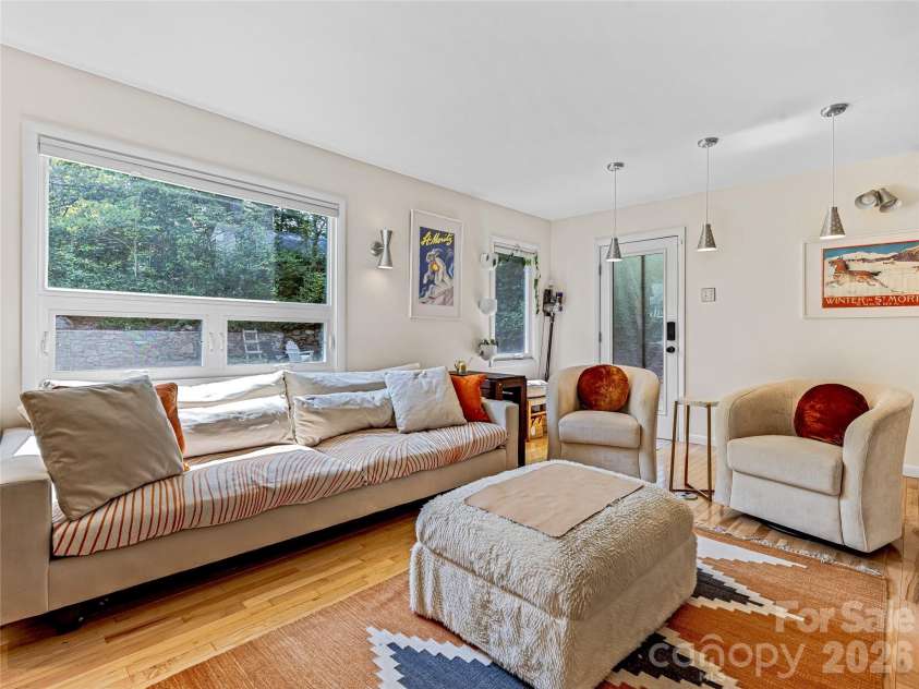44 Broadview Avenue, Asheville, NC 28803.  MLS# CAR4369387, YatesRealty ID 28438. 
