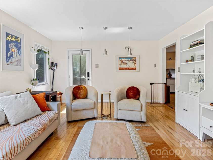 44 Broadview Avenue, Asheville, NC 28803.  MLS# CAR4369387, YatesRealty ID 28438. 