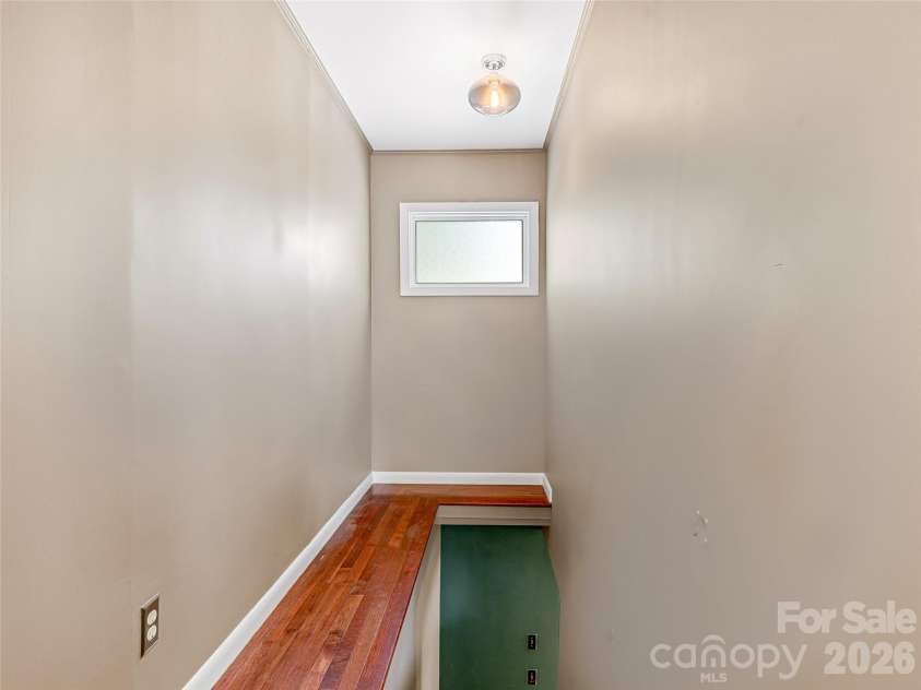 44 Broadview Avenue, Asheville, NC 28803.  MLS# CAR4369387, YatesRealty ID 28438. 