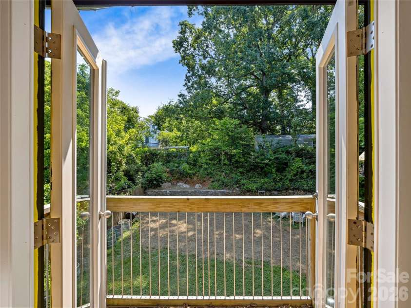 44 Broadview Avenue, Asheville, NC 28803.  MLS# CAR4369387, YatesRealty ID 28438. 