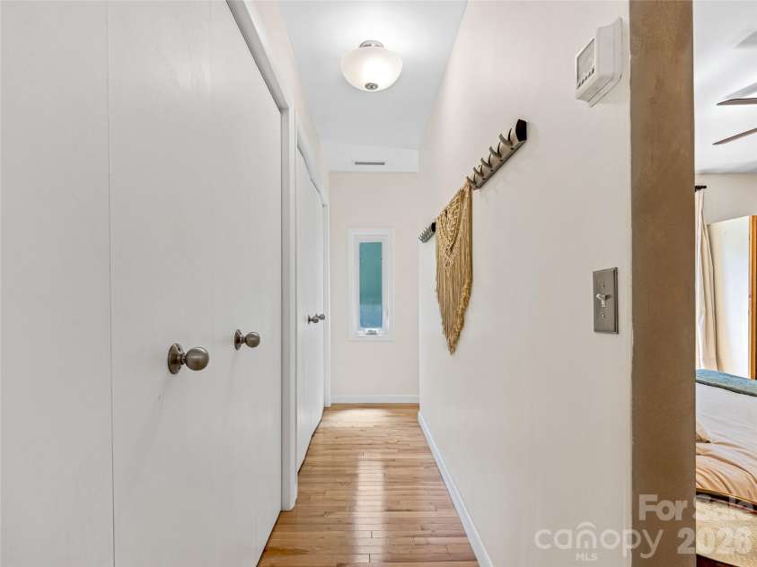 44 Broadview Avenue, Asheville, NC 28803.  MLS# CAR4369387, YatesRealty ID 28438. 