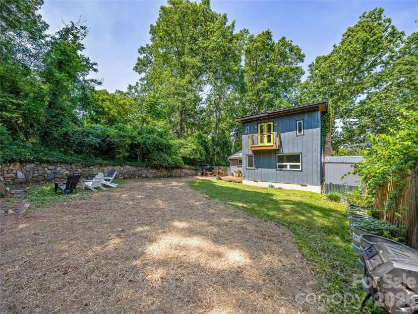 44 Broadview Avenue, Asheville, NC 28803.  MLS# CAR4369387, YatesRealty ID 28438. 