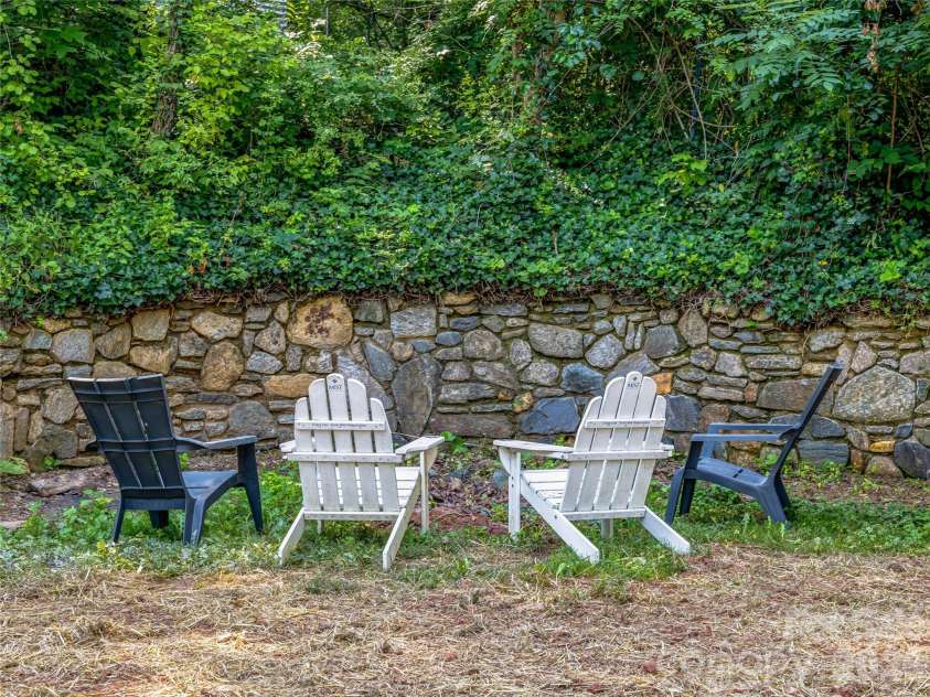 44 Broadview Avenue, Asheville, NC 28803.  MLS# CAR4369387, YatesRealty ID 28438. 