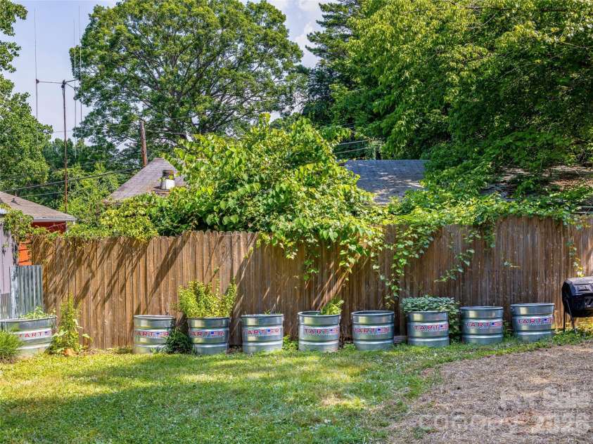44 Broadview Avenue, Asheville, NC 28803.  MLS# CAR4369387, YatesRealty ID 28438. 