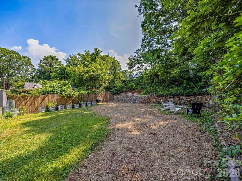 44 Broadview Avenue, Asheville, NC 28803.  MLS# CAR4369387, YatesRealty ID 28438. 