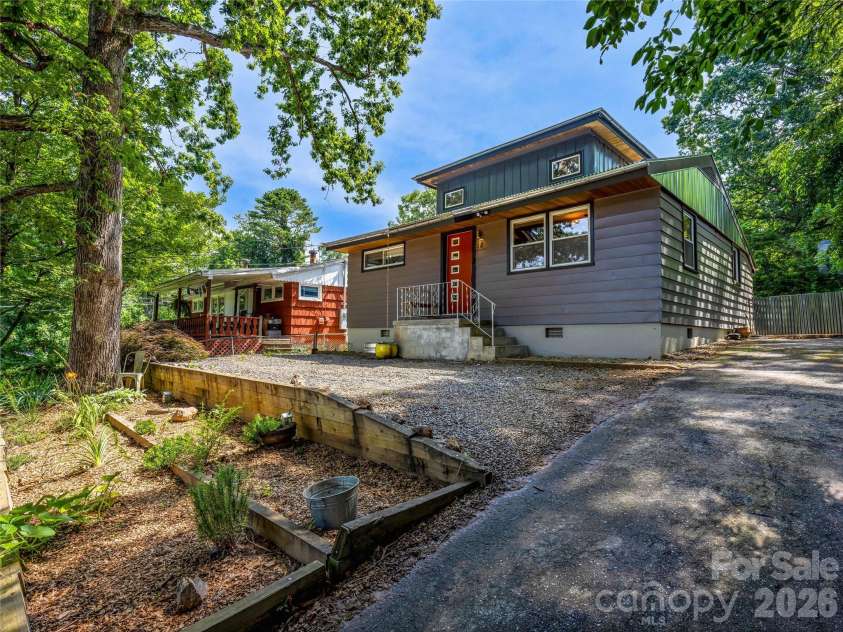 44 Broadview Avenue, Asheville, NC 28803.  MLS# CAR4369387, YatesRealty ID 28438. 