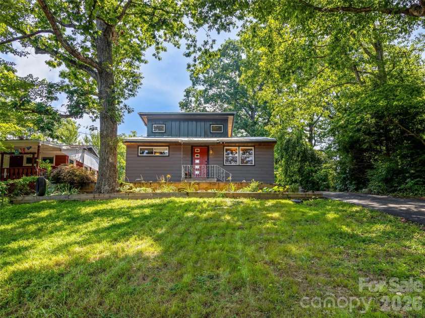 44 Broadview Avenue, Asheville, NC 28803.  MLS# CAR4369387, YatesRealty ID 28438. 