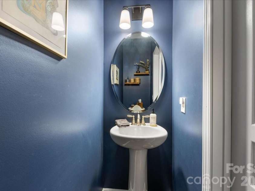 2434 Royal York Avenue, Charlotte, NC 28210.  MLS# CAR4370997, YatesRealty ID 28439. 