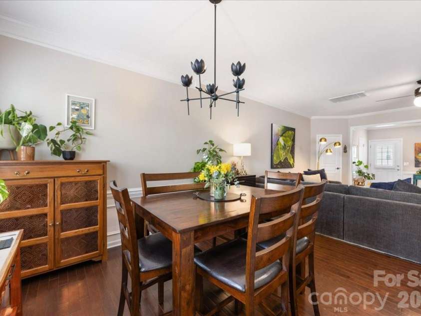 2434 Royal York Avenue, Charlotte, NC 28210.  MLS# CAR4370997, YatesRealty ID 28439. 