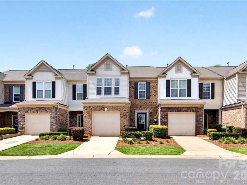 2434 Royal York Avenue, Charlotte, NC 28210.  MLS# CAR4370997, YatesRealty ID 28439. 
